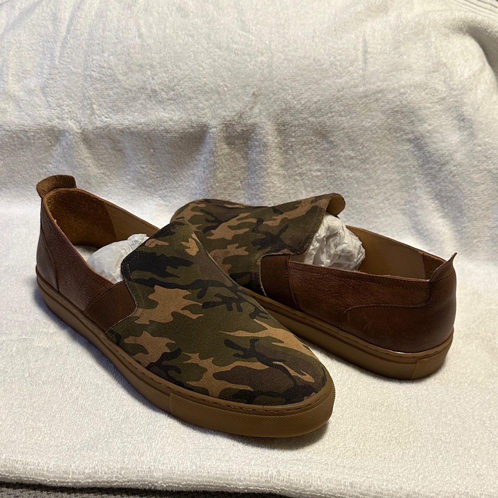 Warfield & Grand Camouflage Slip-On Loafers